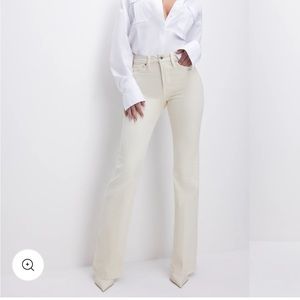 GOOD AMERICAN GOOD CLASSIC SLIM BOOTCUT - BONE